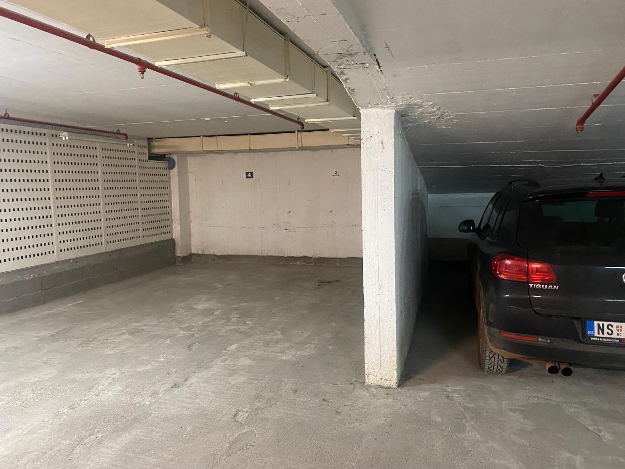 Luxury Parking In Garage Apartment